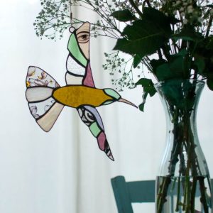 colibri-en-vol-vitrail-le-petit-atelier-du-verre-picardie