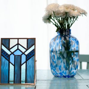 ornement de table en vitrail bleu
