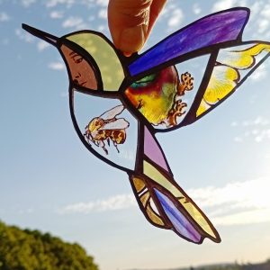 vitrail-colibri-I-m-a-king-bee-le-petit-atelier-du-verre