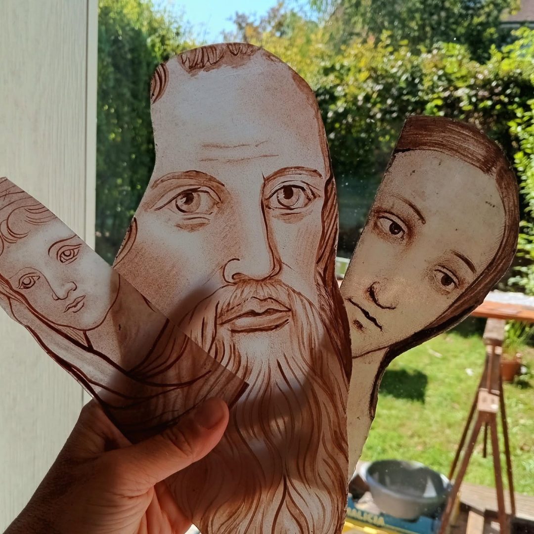 Le Petit Atelier du Verre - visages peints sur verre ancien detail